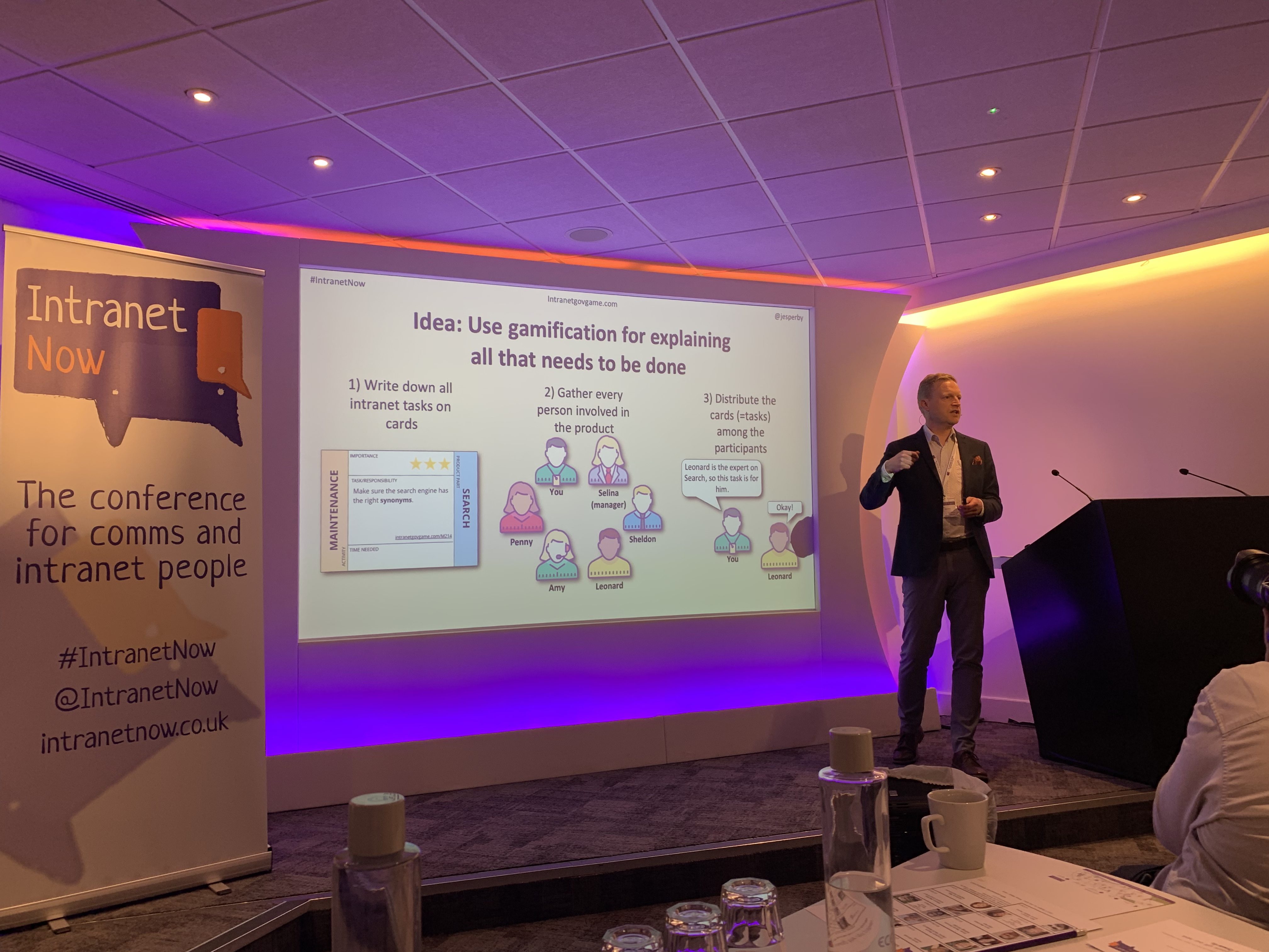 Jesper Bylund presenting his Intranet Governance Game